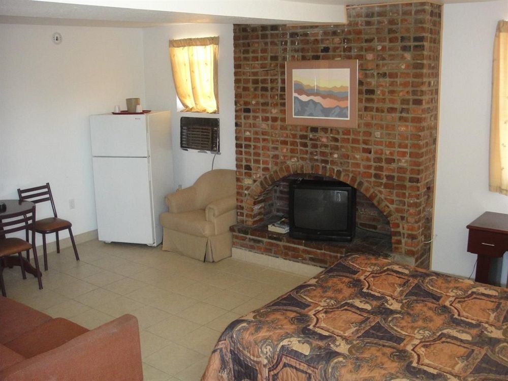 Trails West Motel South Hutchinson Экстерьер фото