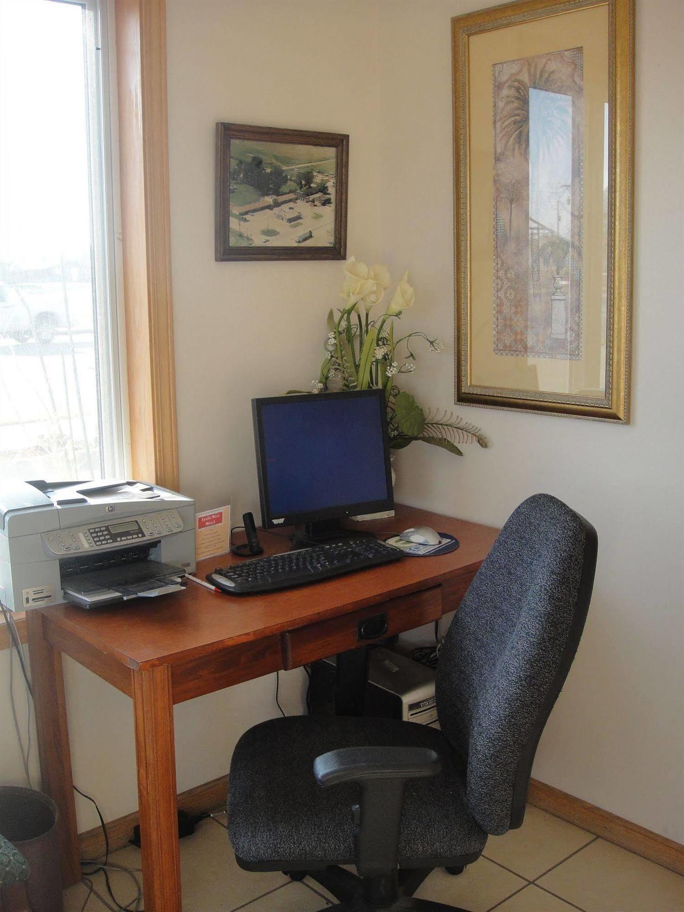 Trails West Motel South Hutchinson Экстерьер фото